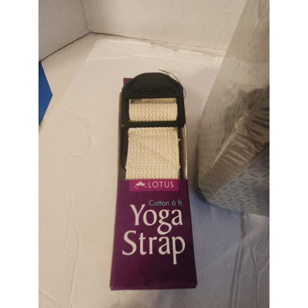 Gaiam Yoga Block + Lotus  Yoga Strap Set, Black New